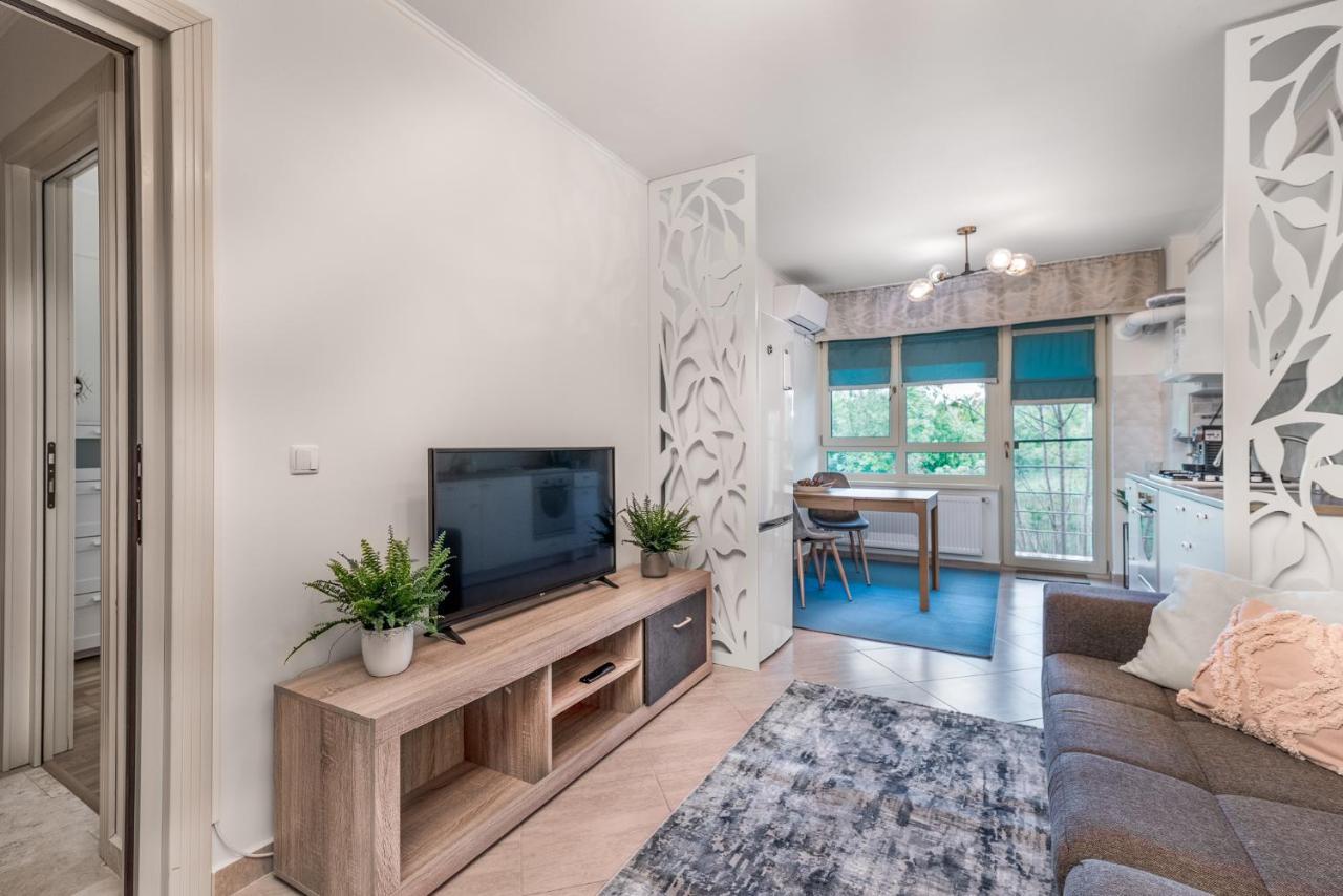 Dreamgarden Airport Apartment & Secure Parking & Airport Shuttle Yaş Dış mekan fotoğraf